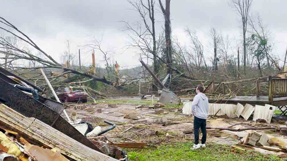 Tornadoes smash through Alabama, killing five people