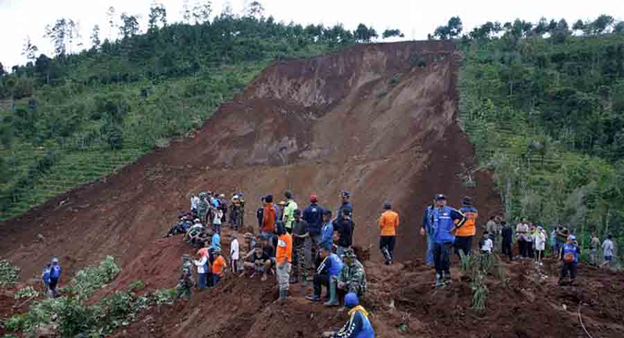 Landslides in Indonesia destroy the lives of 41 people